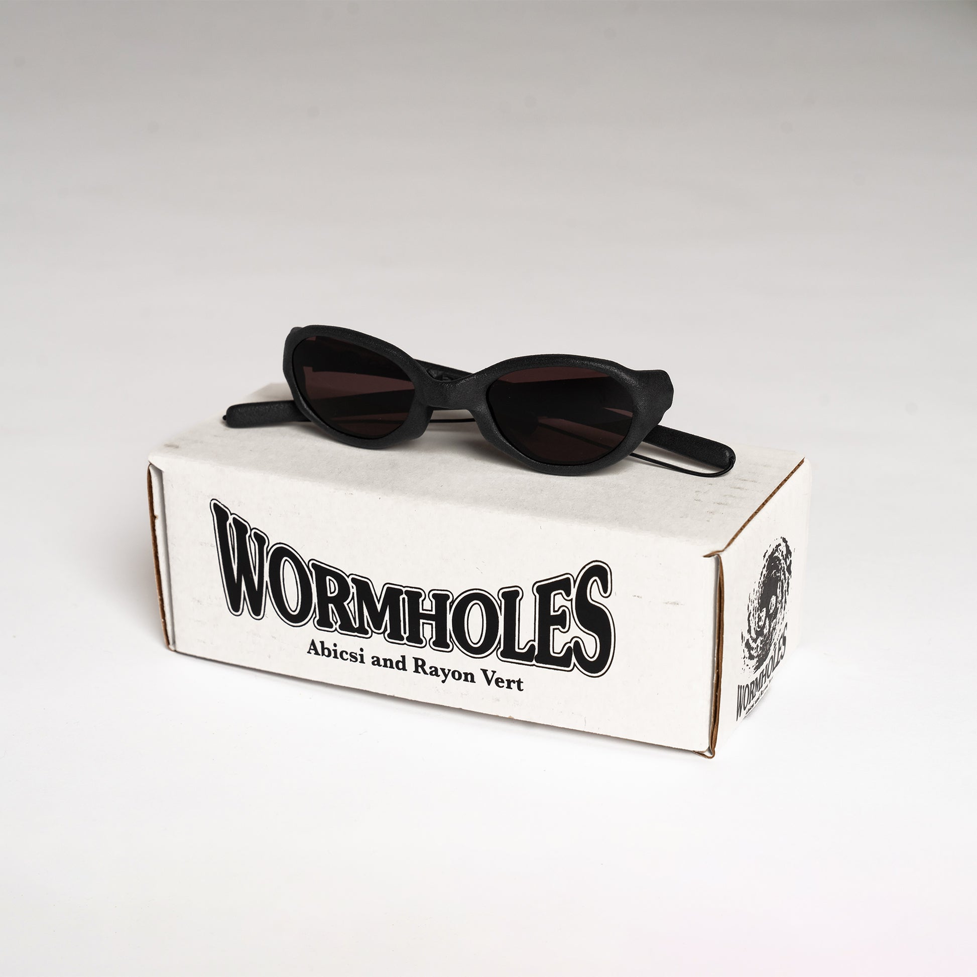 Wormholes Sunglasses – Vulcanic Black / Pyrope Red