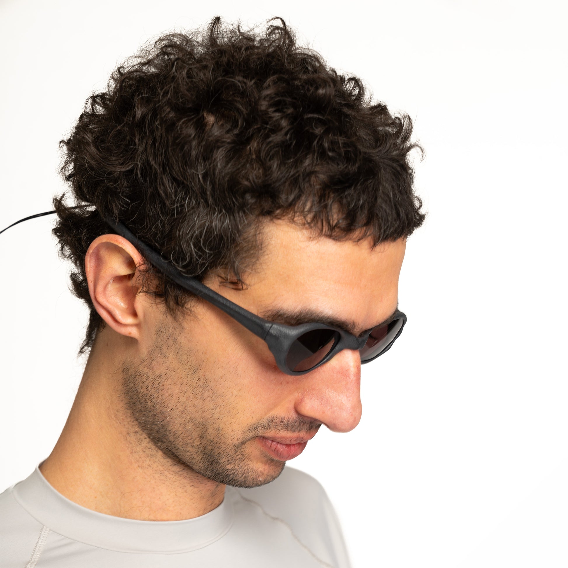 Wormholes Sunglasses – Vulcanic Black / Pyrope Red